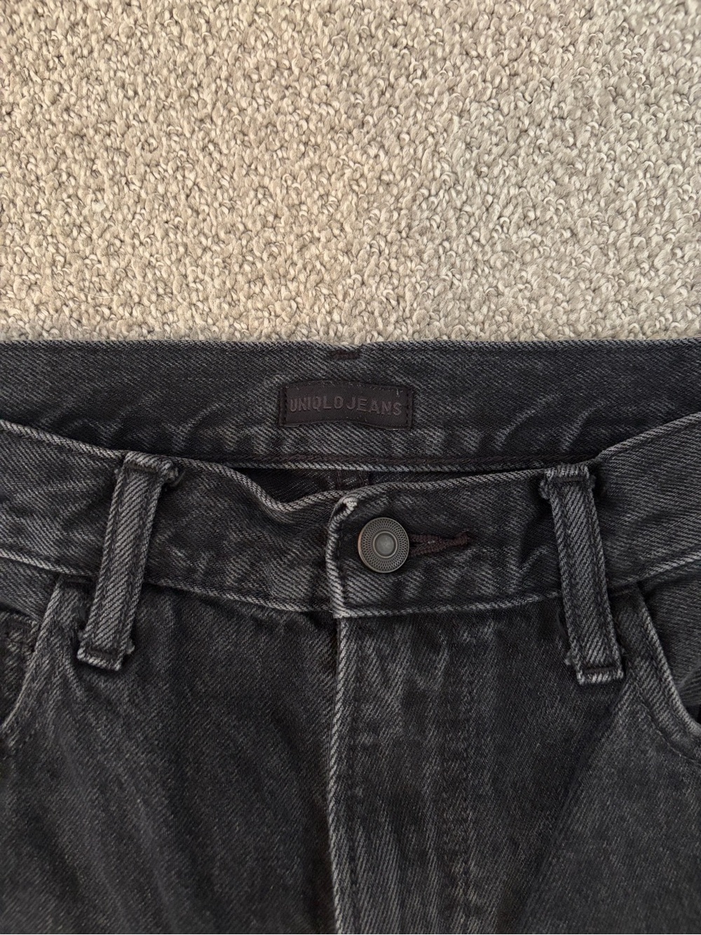 Uniqlo Men's Relaxed Black Jeans - Picture 3 of 7